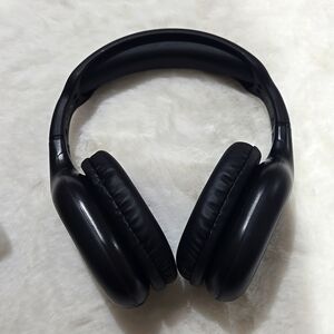 Azzaro wireless headphones NEW in box